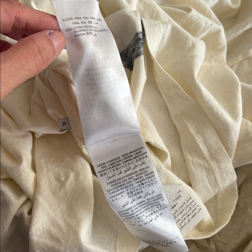 Gucci Ivory Tee with Black Logo - Picture 7 of 10